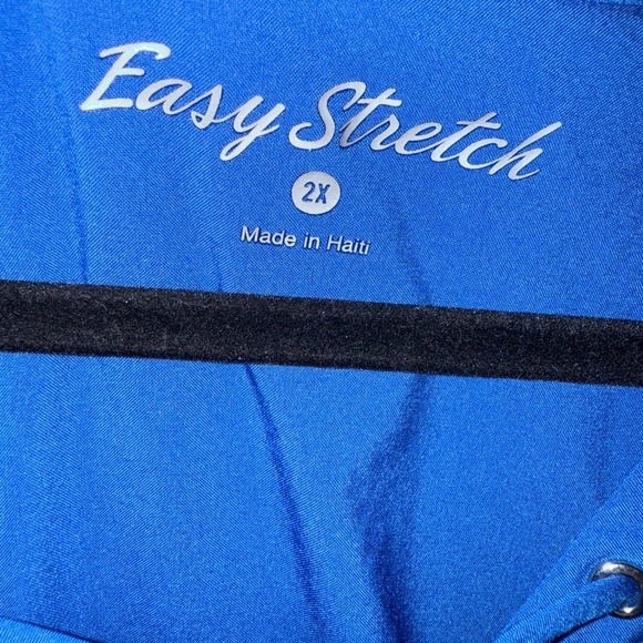 Women’s plus size scrub top - Picture 2 of 3